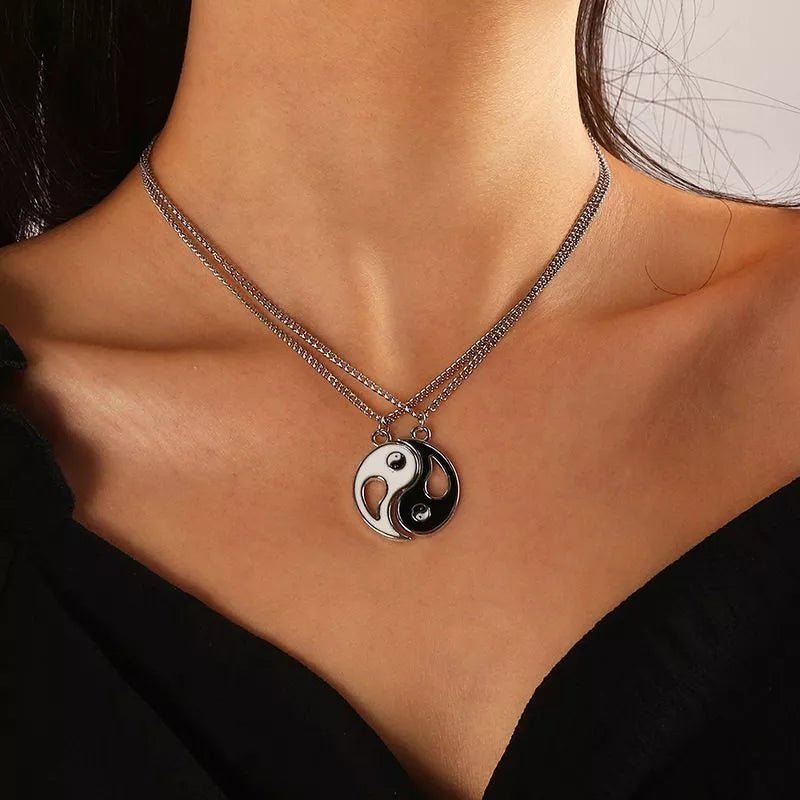 Classics 77 - Collier avec pendentif yin yang façon cachemire - Doré Classics 77 - Collier avec pendentif yin yang façon cachemire - Doré
