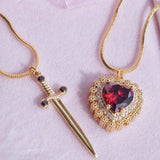 collier coeur épée rouge et or