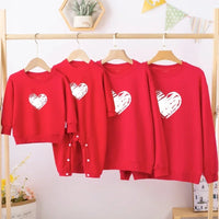 pull rouge coeur blanc