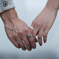 Couple bague au doigt