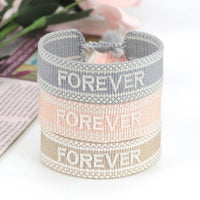 Bracelet message brodé