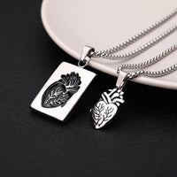 Collier en forme de coeur anatomique