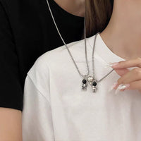 collier astronaute