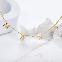 collier initiale maman