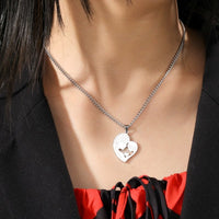 Collier Silhouette Maternelle