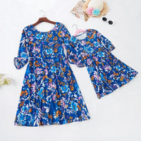 robe bleu marine avec fleur